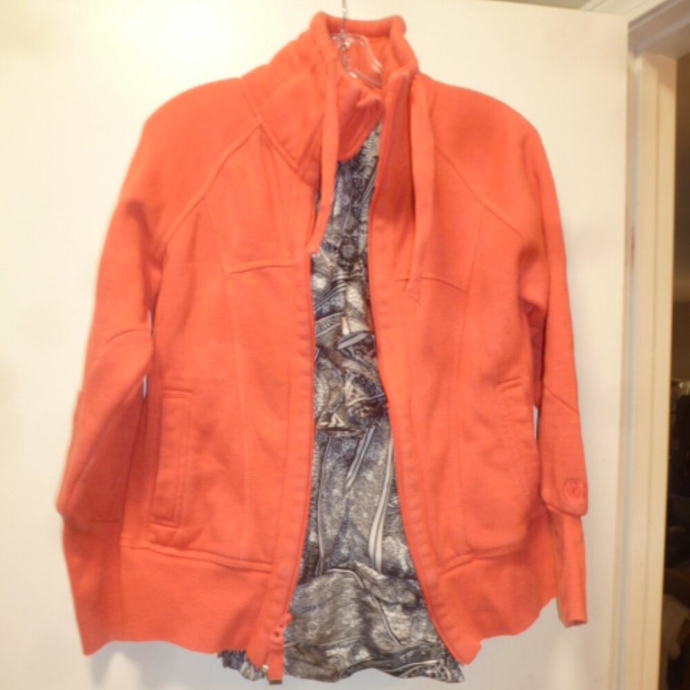 Mondetta Women's Full Zip Sweater Jacket w/ Pockets in a vibrant red Sz M